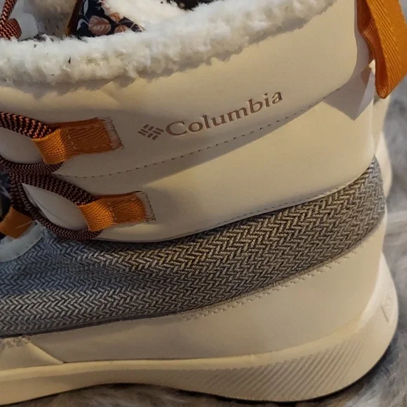 Women Snow Boots Size 12 Waterproof boots and faux fur NWT - Picture 4 of 12